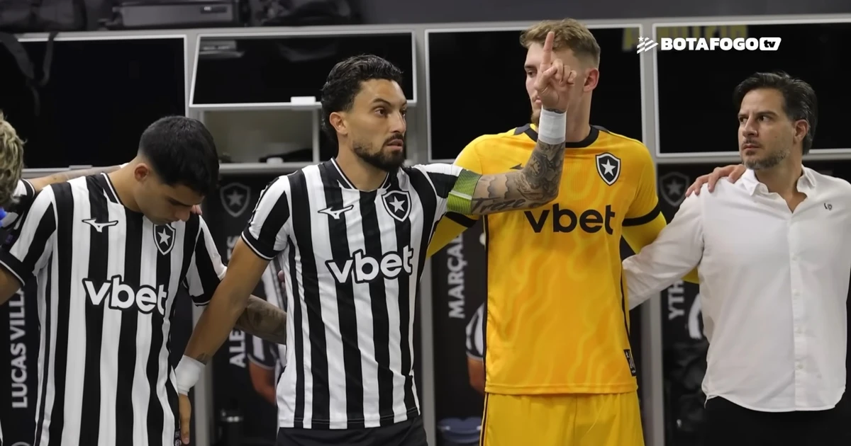 Alex Telles motiva elenco antes de vitória do Botafogo sobre o Santos: ‘Não existe nova história sem sacrifício e trabalho’
