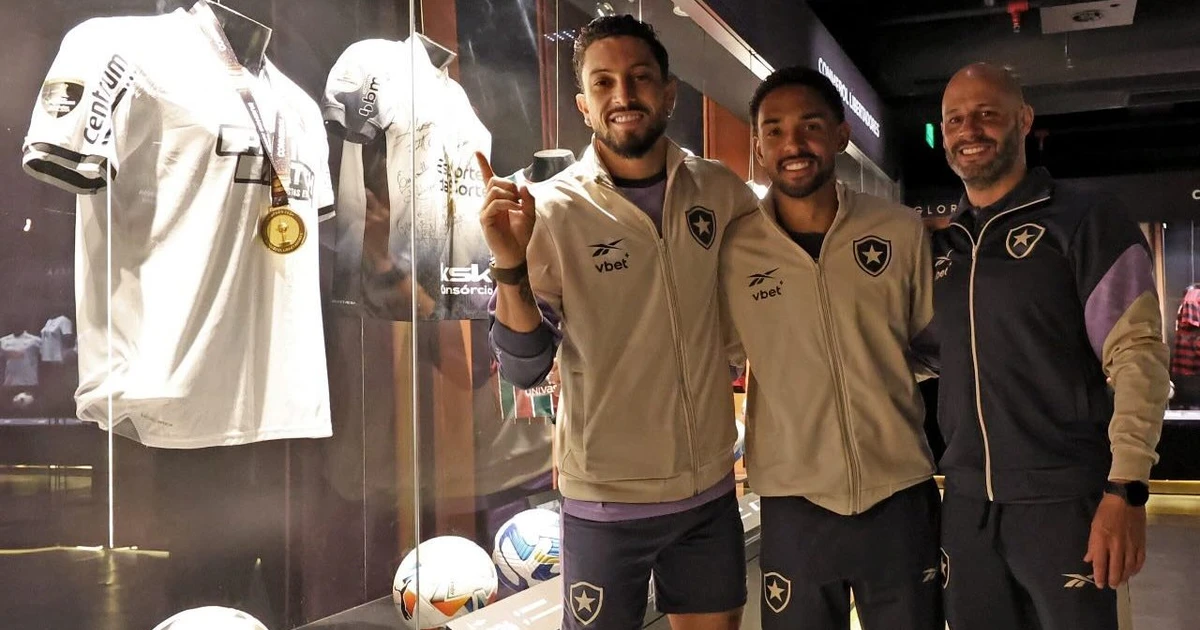 Alex Telles e Vitinho preveem ‘encontro especial’ com Artur Jorge, mas reforçam: ‘Agora somos rivais, Botafogo vai lá para ganhar’