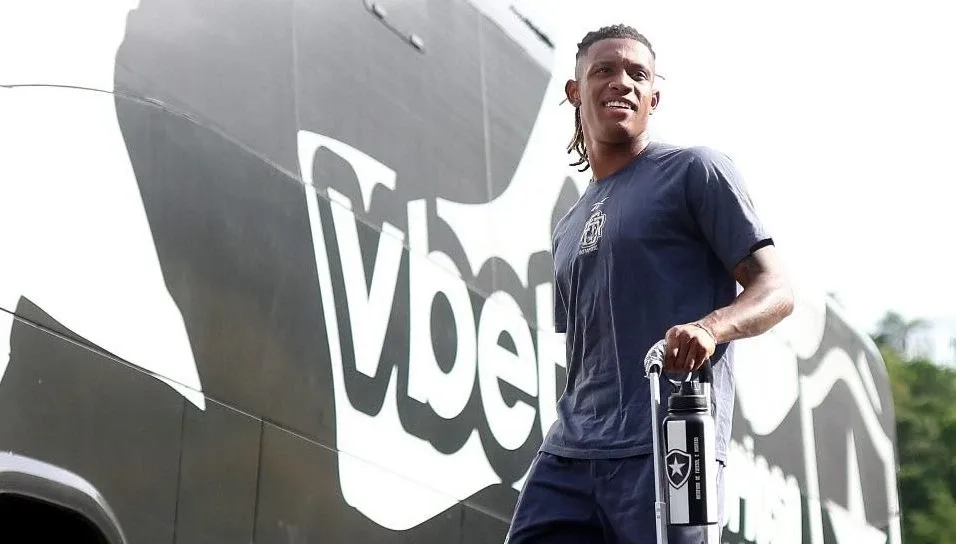 Botafogo: Arsenal segue em contato por Danilo