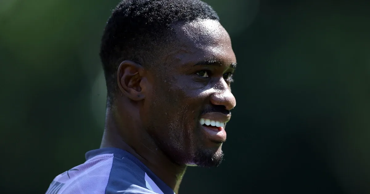 Bastos ainda não se reapresentou ao Botafogo; previsão era treinar em separado