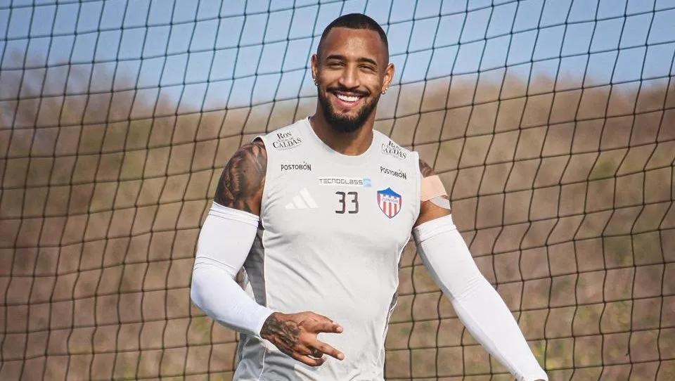 Botafogo acerta contratação de Lucas Monzón por US$ 800 mil; zagueiro chega ao Brasil