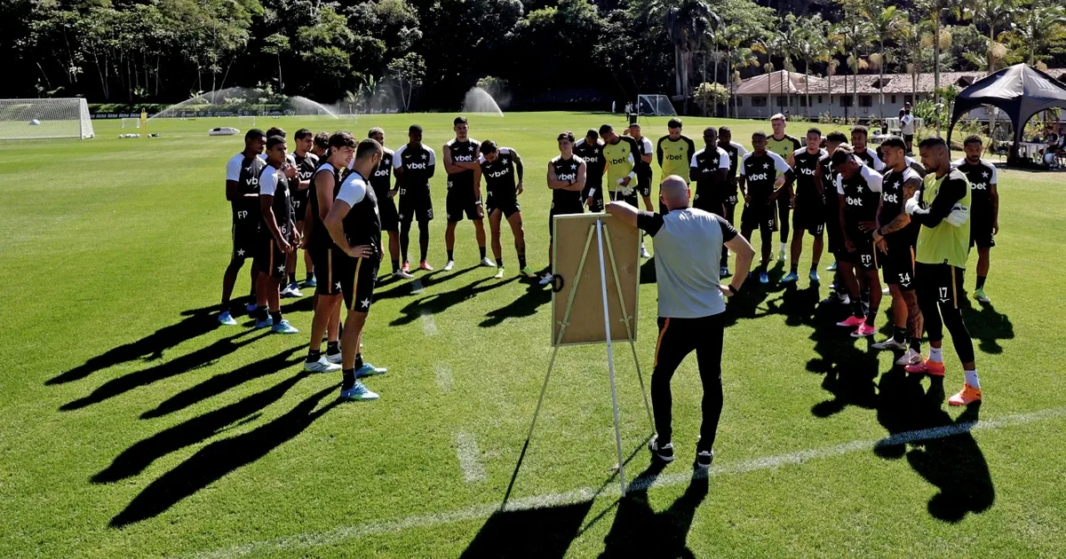 Botafogo busca contratação de mais um zagueiro, mas não há perfil definido