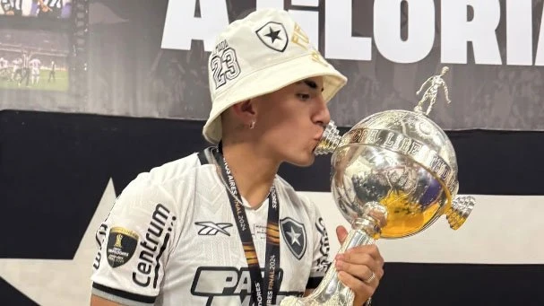 Botafogo ‘derruba’ transfer ban por Thiago Almada, que já não consta mais no site da Fifa