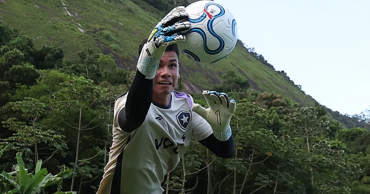 Botafogo desce goleiro equatoriano Cristhian Loor para o sub-20