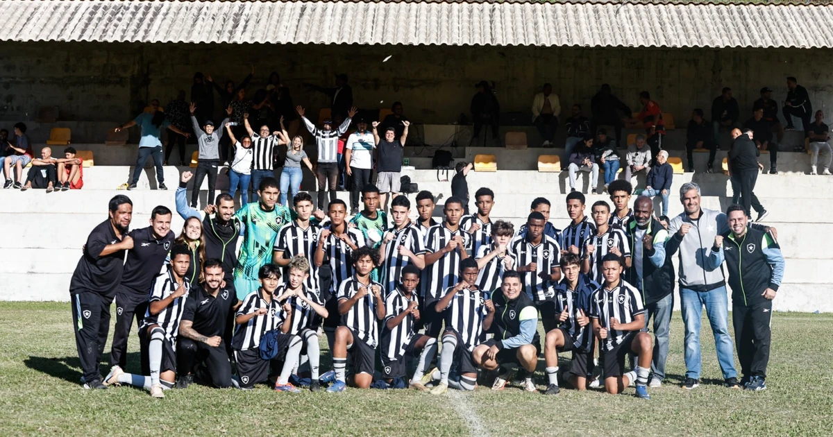 Botafogo elimina Santos nos pênaltis e vai à semifinal da Copa Voltaço Sub-14
