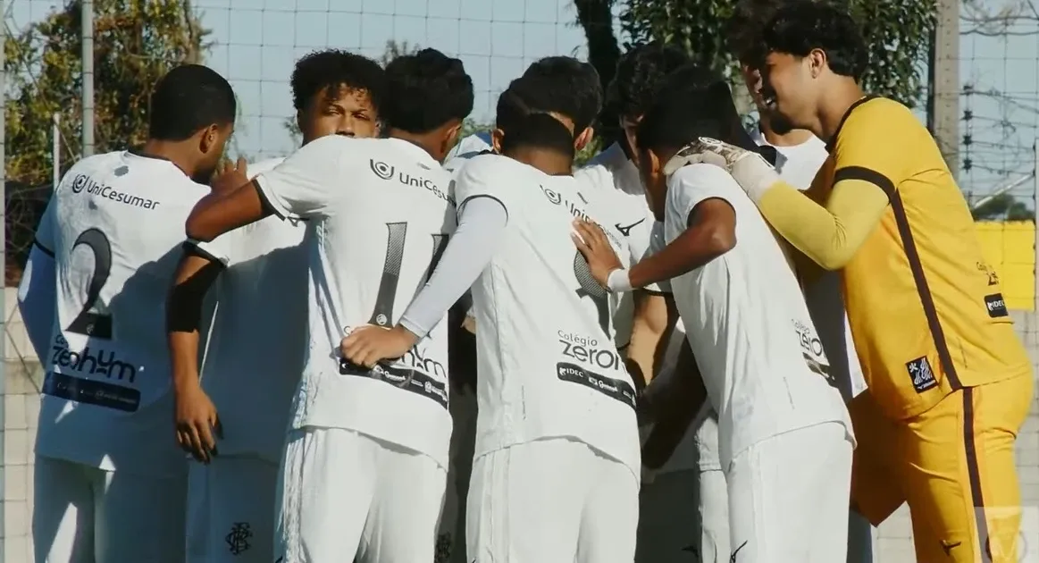 Botafogo perde de virada para Athletico-PR