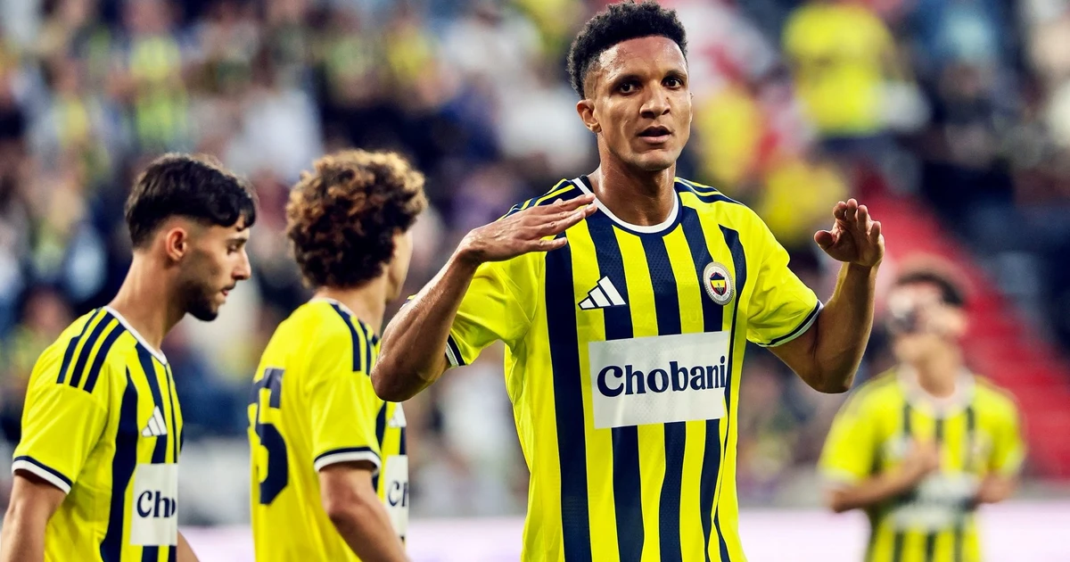 Botafogo e Vasco têm interesse em zagueiro do Fenerbahçe, diz jornalista turco