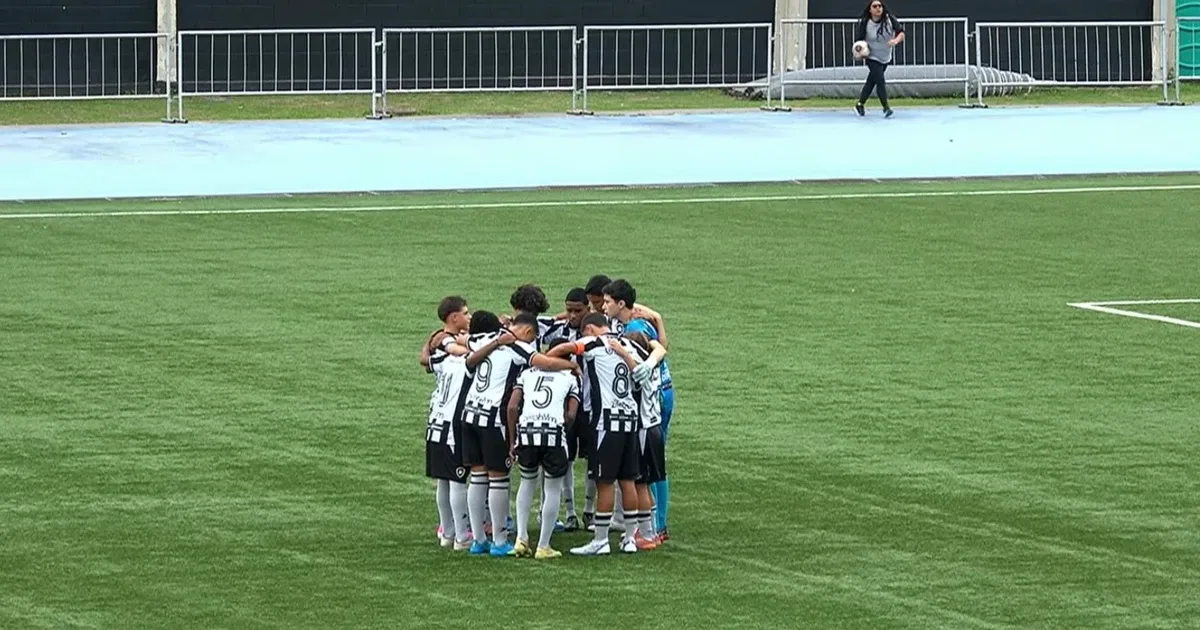 Botafogo vence Flamengo e se classifica
