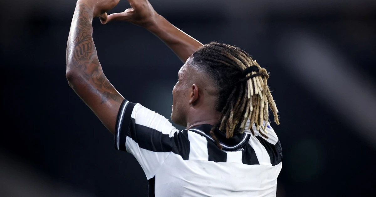 Danilo, do Botafogo, é eleito o melhor jogador do primeiro turno do Brasileirão pelo prêmio Bola de Prata