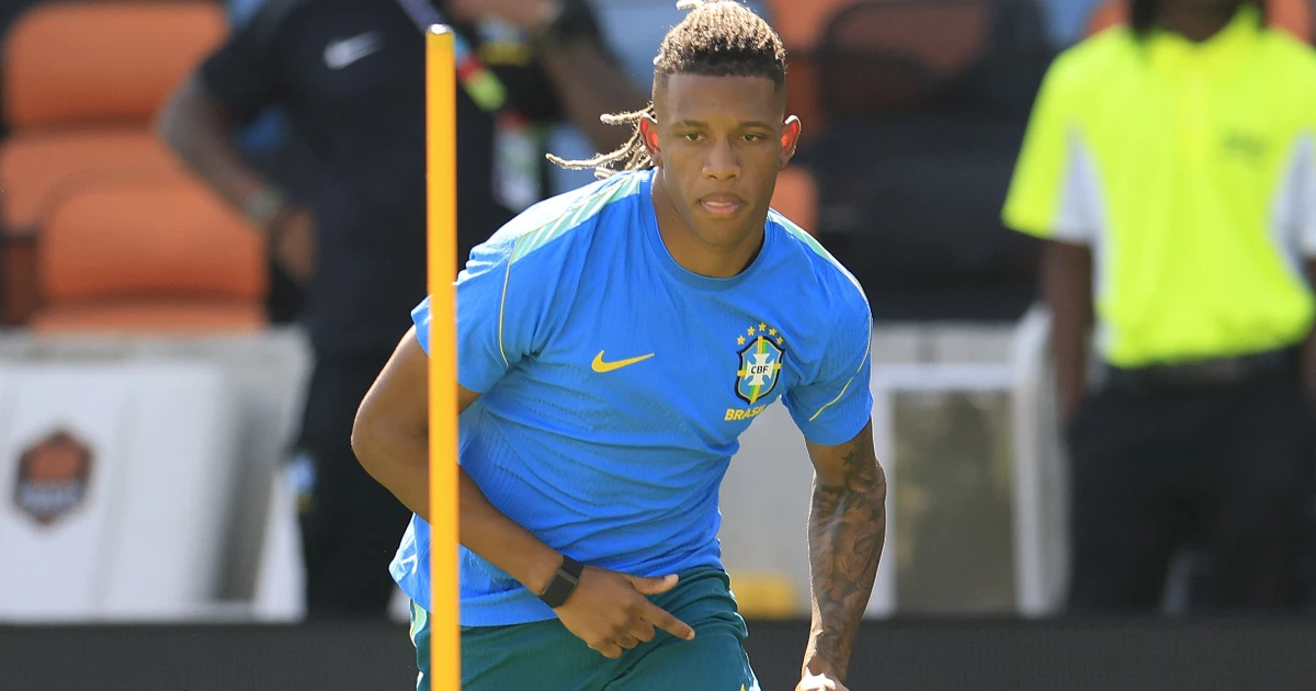 Danilo, do Botafogo, perde favoritismo em briga por vaga de Lucas Paquetá na Seleção Brasileira