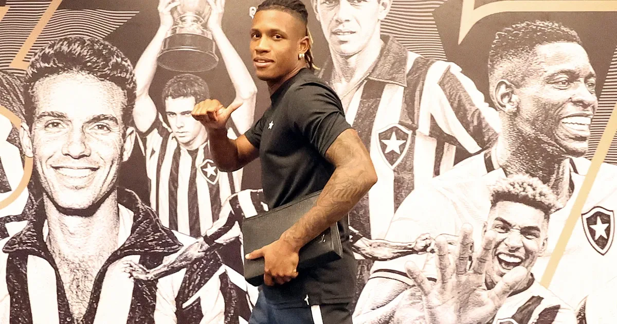 Danilo mantém clima ‘espetacular’ no Botafogo após post, diz jornalista; volante receberia R$ 2,5 milhões de salário no Palmeiras
