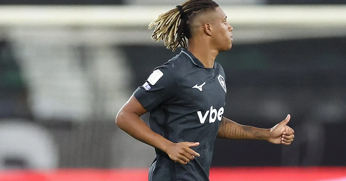 Danilo posta: ‘Respeitei a decisão do Botafogo de não ser vendido para o Brasil, espero que respeitem minha decisão de não ir para a Rússia’