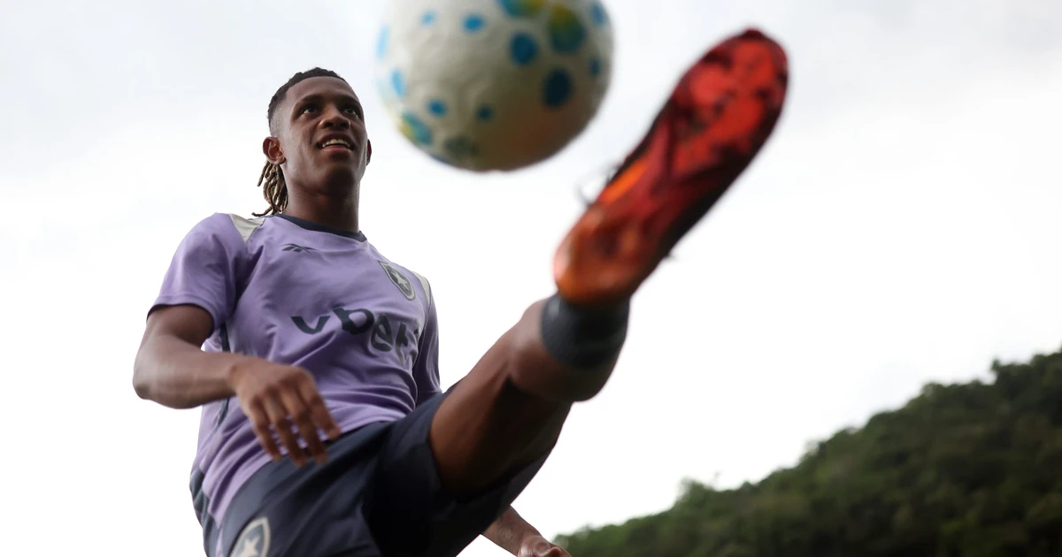 Danilo se reapresenta e treina normalmente no Botafogo após recesso da Copa do Mundo
