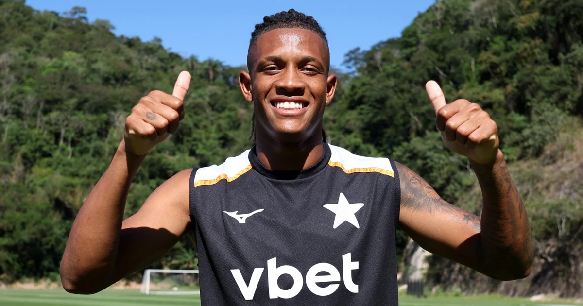 Danilo é relacionado pelo Botafogo para enfrentar o Vitória pelo Campeonato Brasileiro