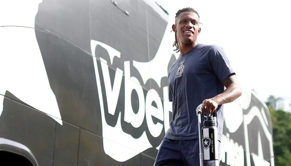 Danilo se reapresenta nesta segunda ao Botafogo e segue sem definição de futuro