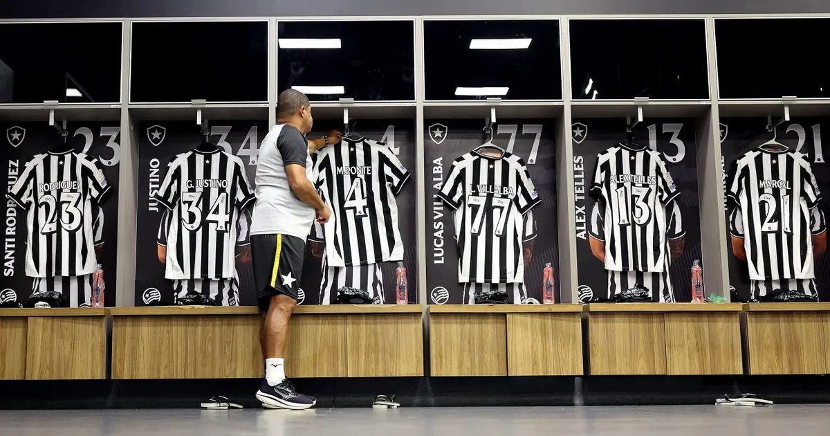 Botafogo enfrenta Santos com Léo Linck e Lucas Emanuel