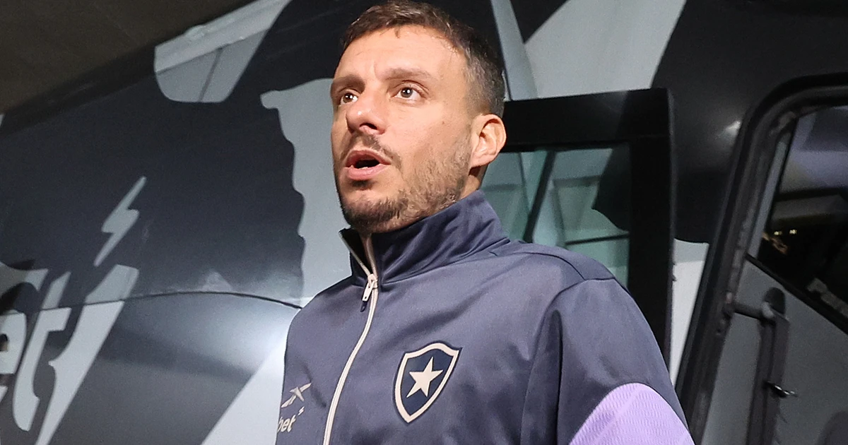 Ex-Botafogo, Martín Anselmi é cogitado no Racing para substituir Gustavo Costas