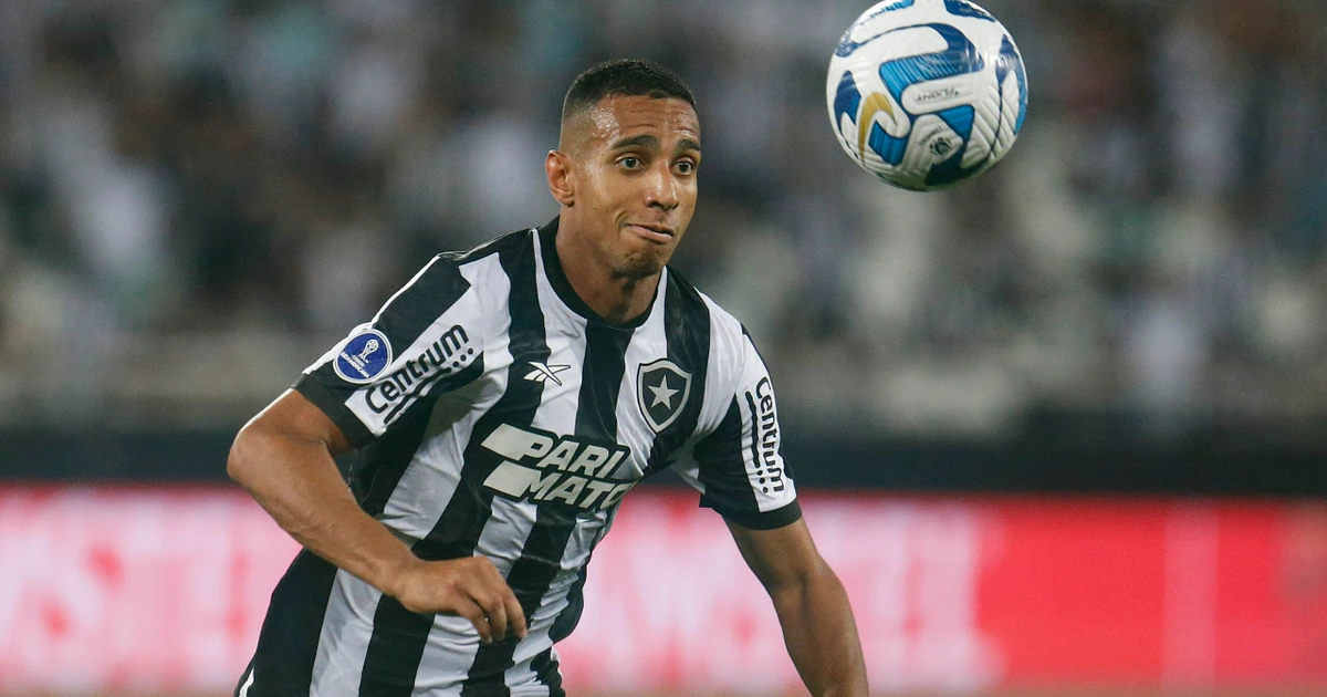 Ex-Botafogo, Victor Sá encaminha acerto para virar reforço do São Paulo