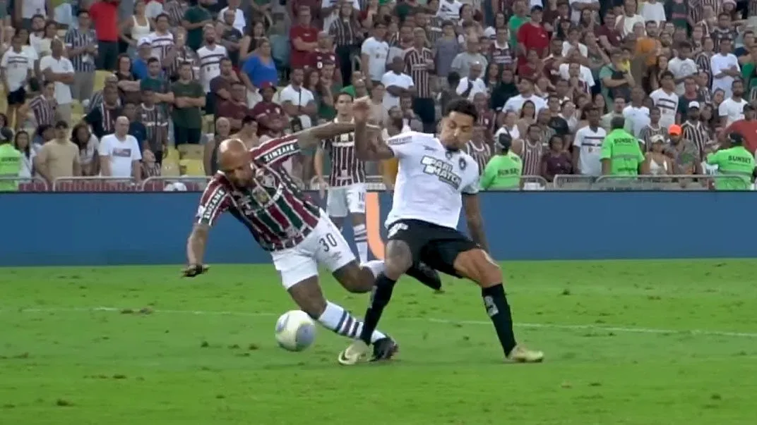 Felipe Melo brinca e revela ‘bronca’ com árbitro em ‘despedida’ do futebol, pelo Fluminense: ‘Ele não deu falta, saiu o gol do Botafogo’