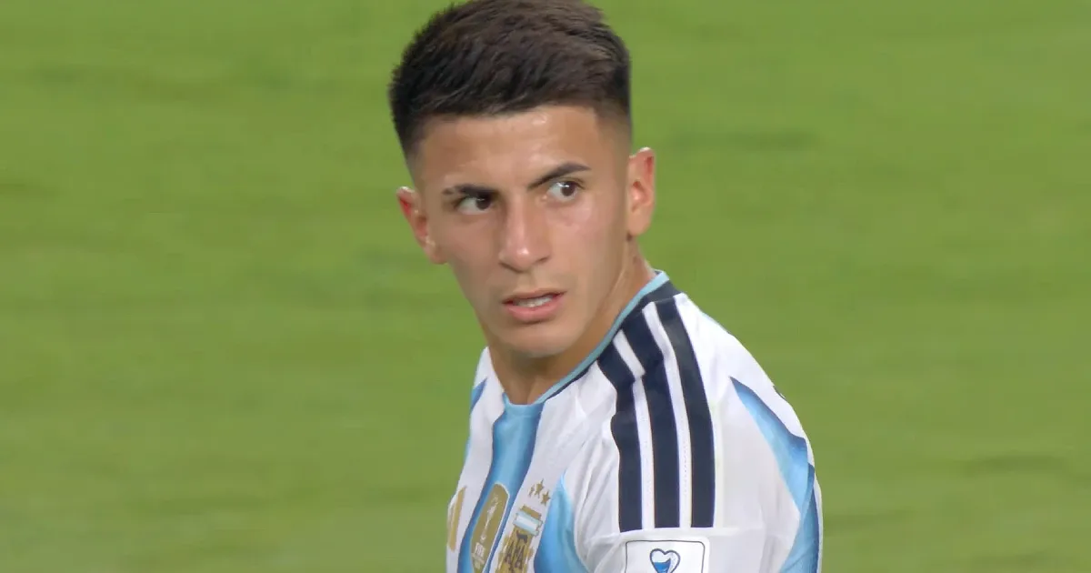 Flamengo volta a tentar Thiago Almada, ex-Botafogo; meia considera atuar de novo no Brasil