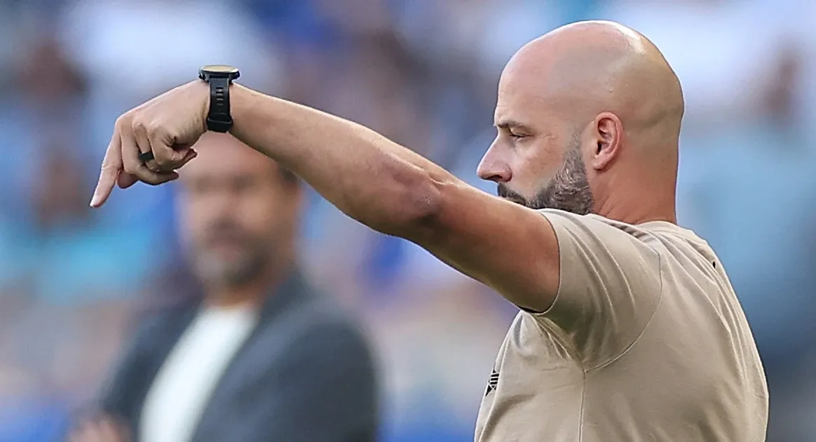 Franclim brinca após vitória sobre Artur Jorge em Cruzeiro 0 x 1 Botafogo: ‘Era importante eu sair sorrindo’