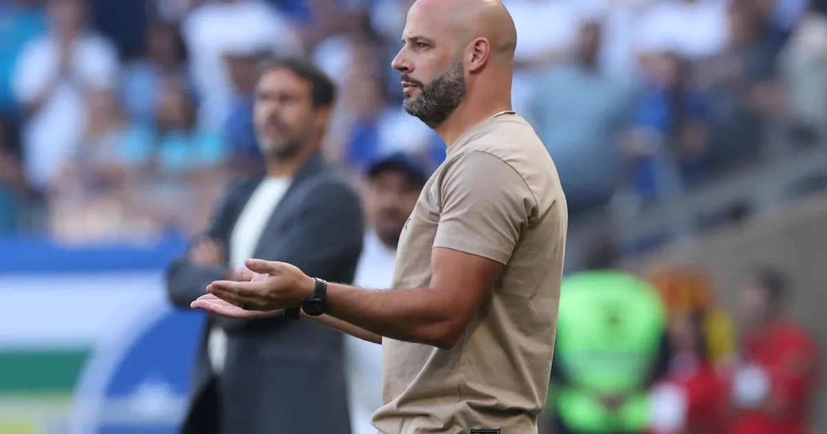 Franclim elogia jovens do Botafogo, mas prega calma: ‘Não posso lançar todos ao mesmo tempo, senão a fogueira pega fogo’