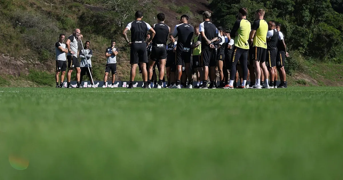 Botafogo anuncia reforços com janela de transferências