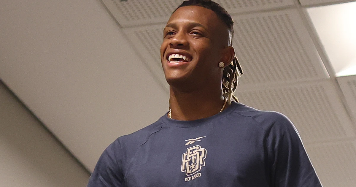 John Textor quer repetição de estratégia de venda de Rayan Cherki para o Manchester City em caso Danilo no Botafogo