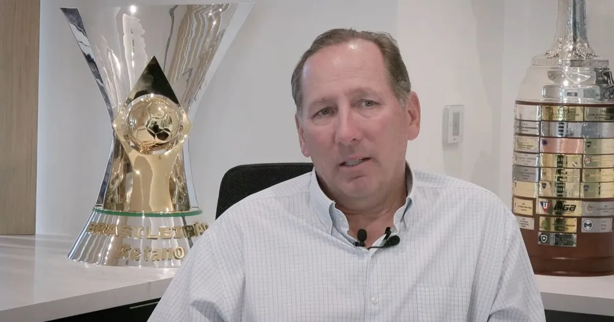 John Textor rebate notícia sobre apuração do Botafogo de negociações com Marinakis e critica social: ‘Com esses tolos no poder, títulos não virão’