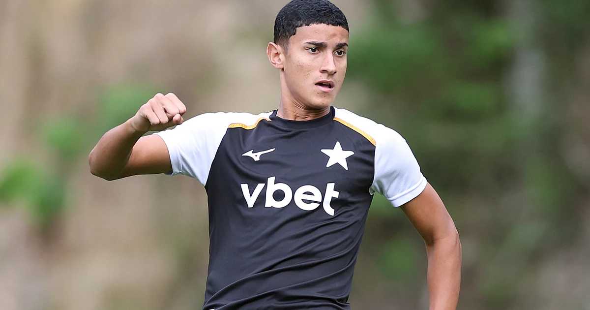 Joia do sub-17, Victor Hugo é relacionado e pode estrear pelos profissionais do Botafogo contra o Santos