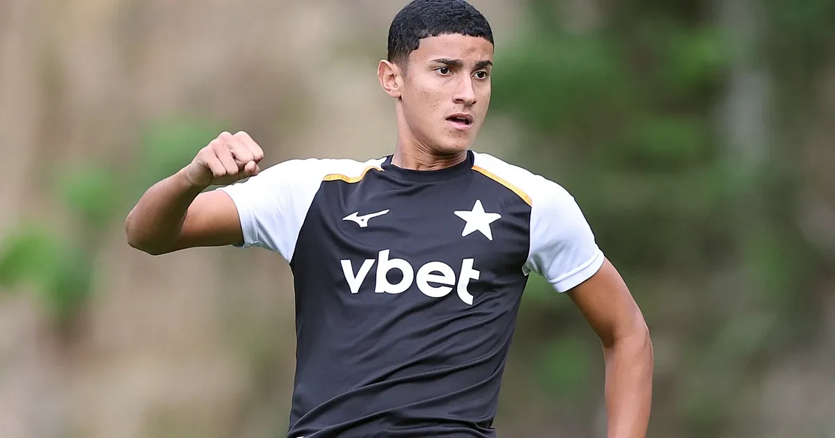 Joia do sub-17, Victor Hugo é relacionado e pode estrear pelos profissionais do Botafogo contra o Santos