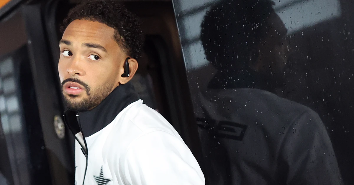 Jornalista sustenta informação, diz que Botafogo deve premiação e luvas a Vitinho e que lateral tem interesse em ser negociado