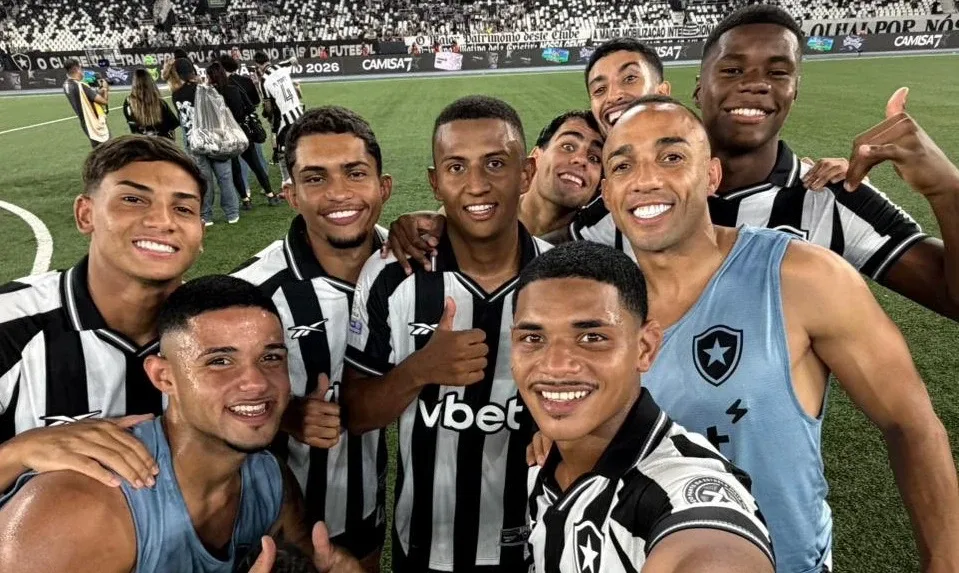 Marçal exalta garotada da base do Botafogo e se impressiona com joias do sub-17: ‘Muita qualidade e maturidade’