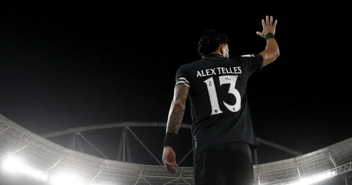Botafogo renovação com Alex Telles em ritmo lento