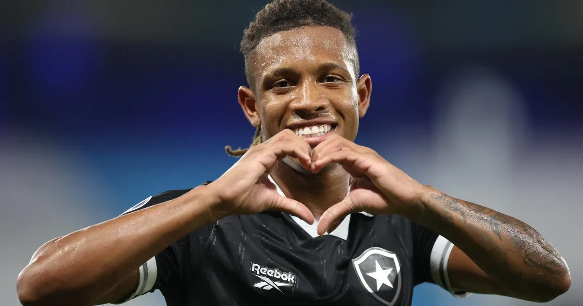 Palmeiras quer ‘definição rápida’ em caso Danilo; clubes têm ‘certo incômodo’ com nova postura do Botafogo, de ‘não rifar seus ativos no mercado’