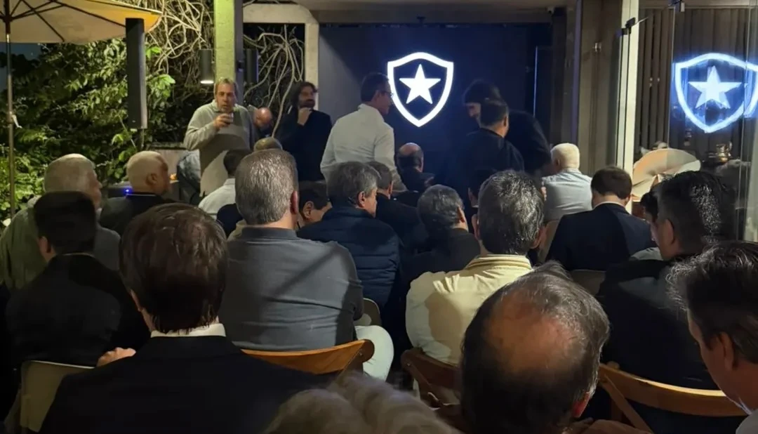 ‘Sabatinado’ por conselheiros, Gabriel de Alba ‘causou impressão bem positiva’ no Botafogo, diz canal