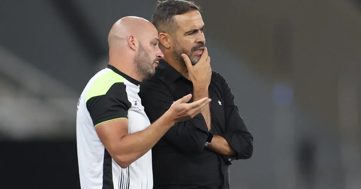 Técnico do Botafogo reclama da CBF por ter um dia a menos de descanso que Cruzeiro e projeta reencontro com Artur Jorge