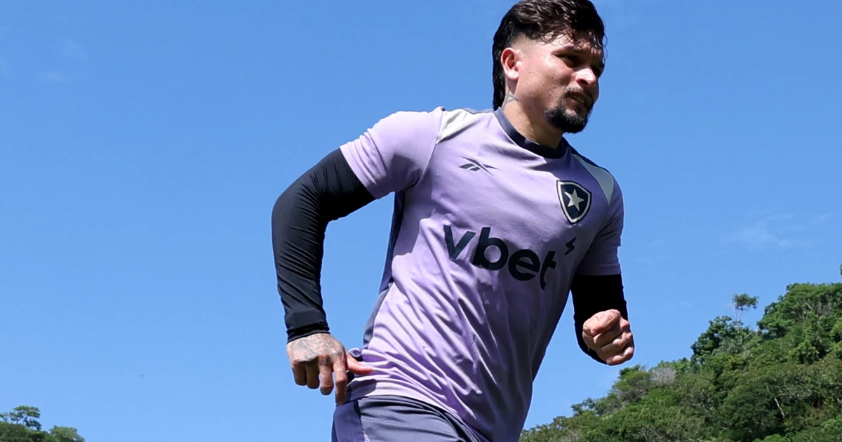 Transfer ban do Botafogo referente a Artur é retirado pela Fifa