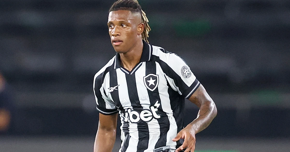 Zenit oferece cinco anos de contrato a Danilo, do Botafogo; volante ainda não recusou proposta